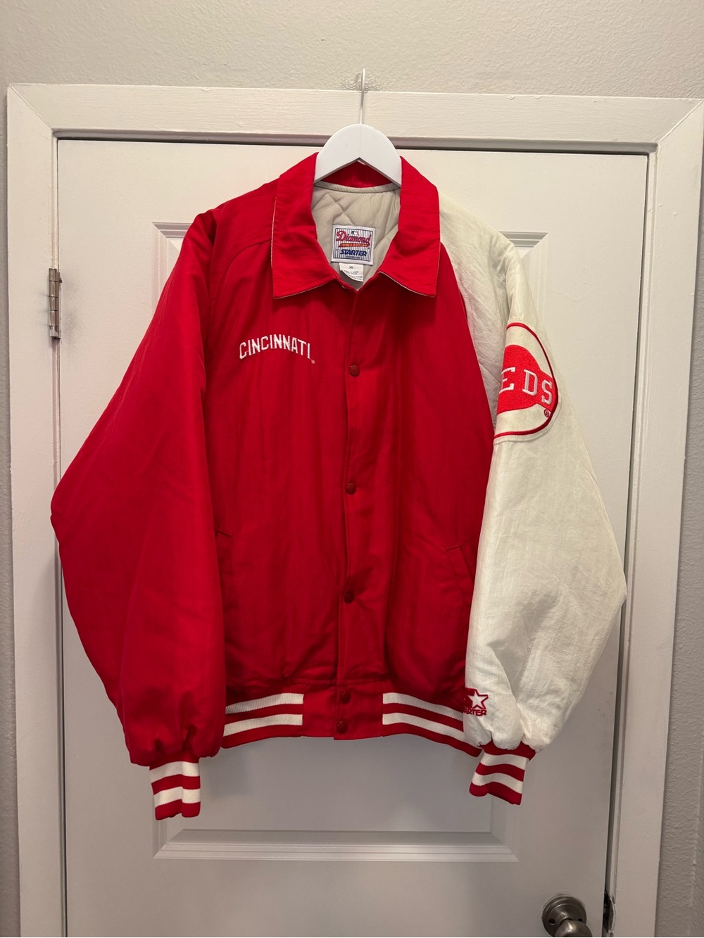 Vintage 90’s Starter Cincinnati Reds MLB Baseball Puffer Jacket